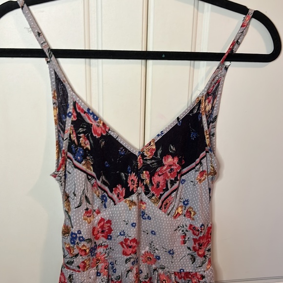 ANGIE💫Women’s Floral V-Neck Spaghetti Strap Lightweight Romper with Pockets - Picture 4 of 15